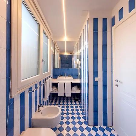 דירה Luxury&romantic With Balcony In