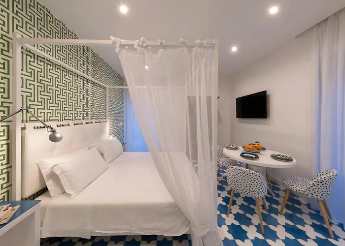 Luxury&romantic With Balcony In