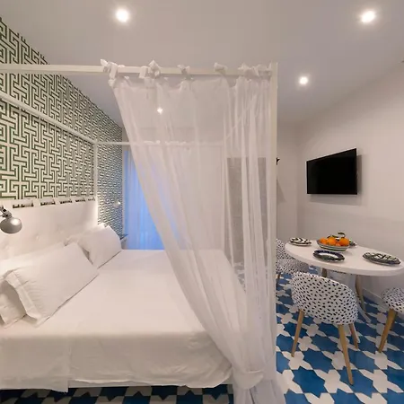 Luxury&romantic With Balcony In