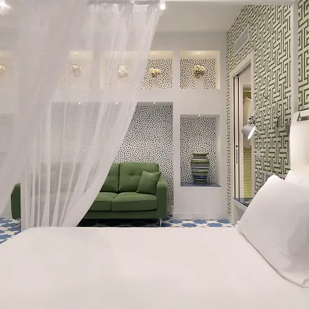 Luxury&romantic With Balcony In סורנטו