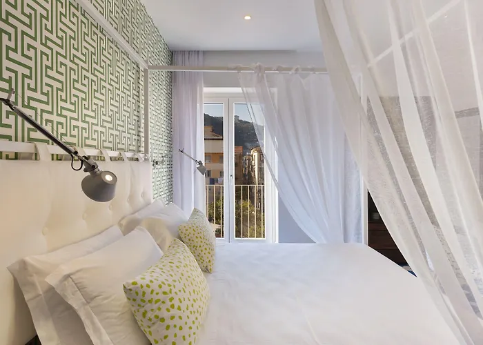 Luxury&romantic With Balcony In